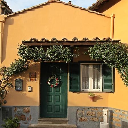 Casa Vacanze Nives トゥスカーニア エクステリア 写真