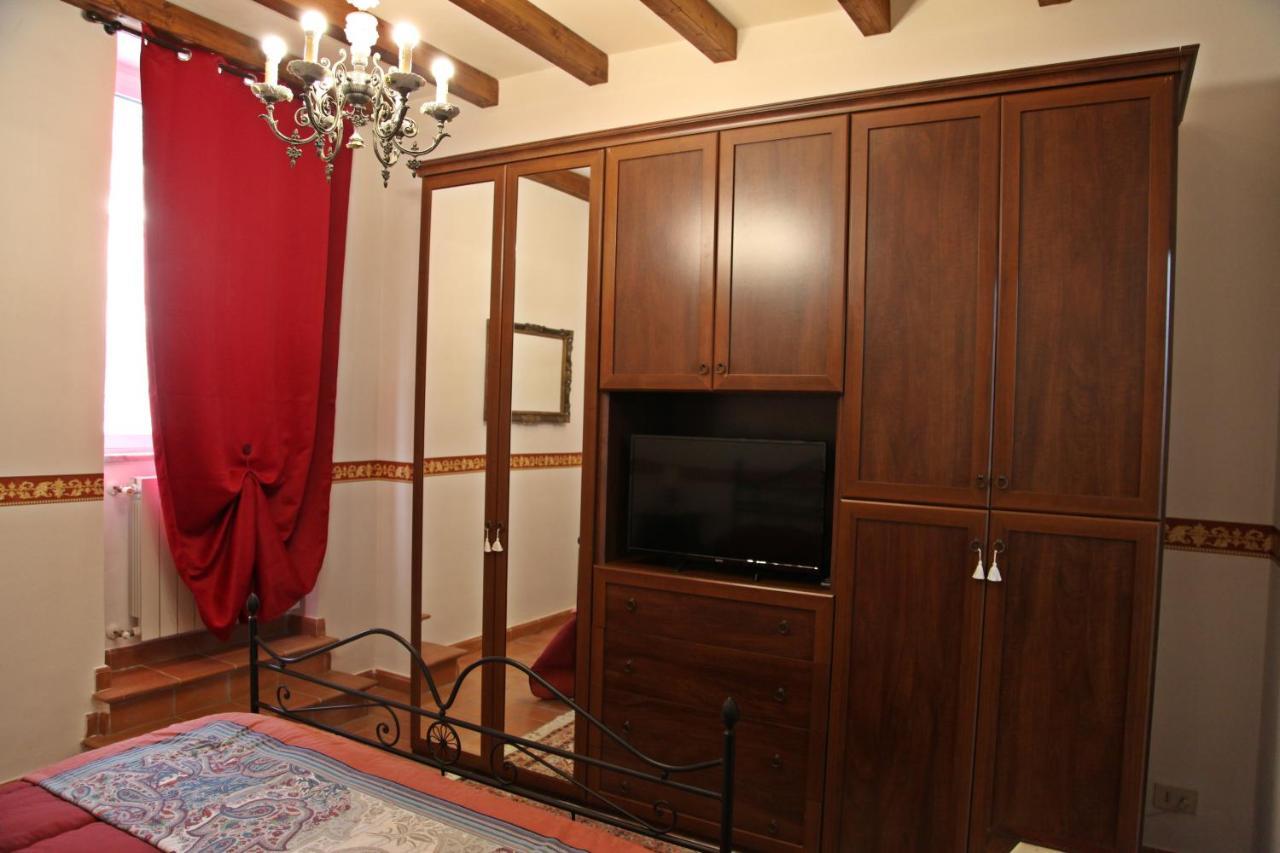 Casa Vacanze Nives トゥスカーニア エクステリア 写真
