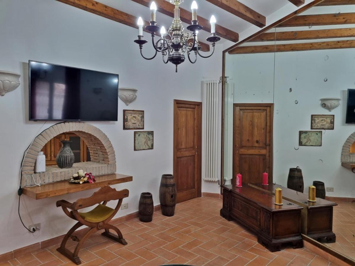 Casa Vacanze Nives トゥスカーニア エクステリア 写真